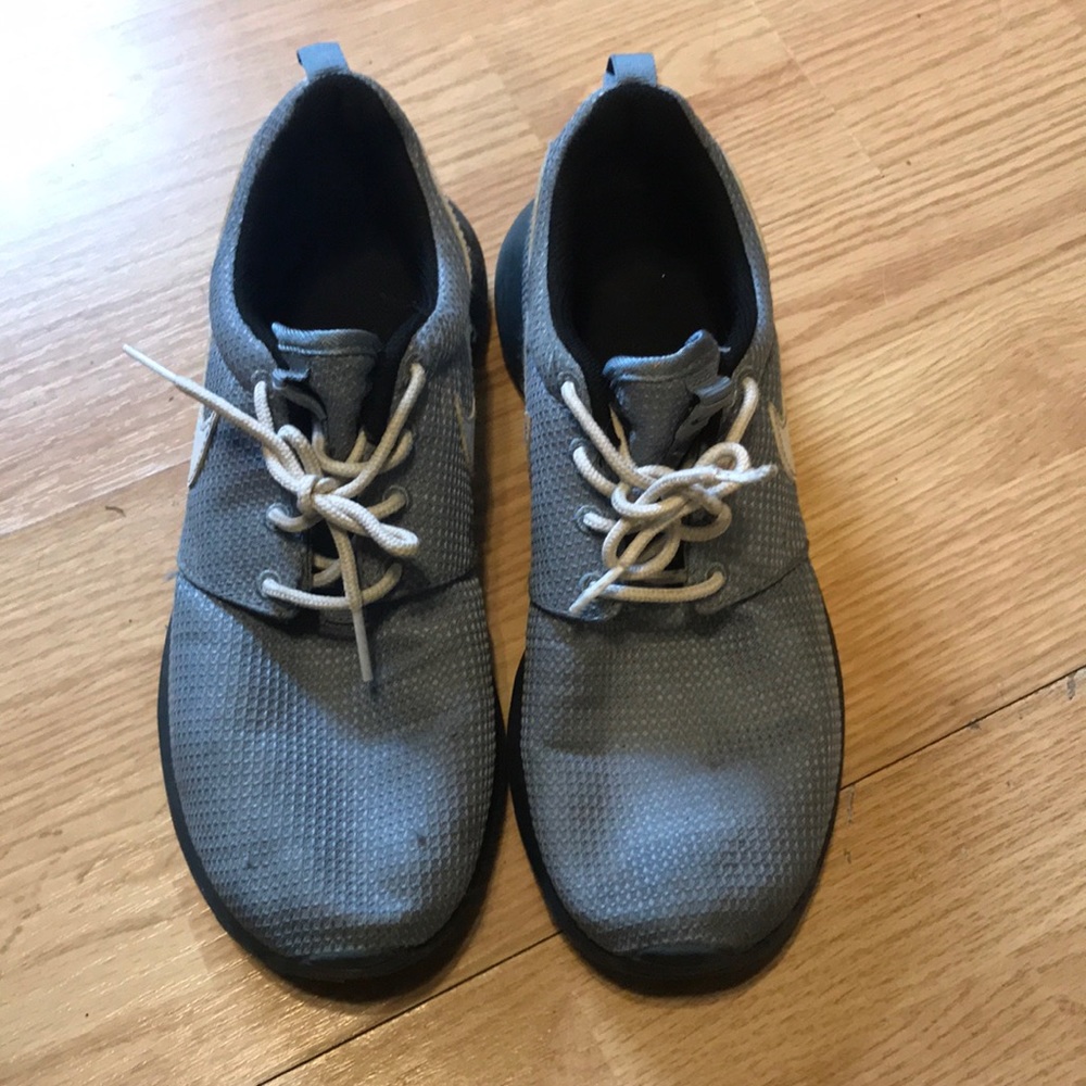 Nike Roshe | Gray | 7Y